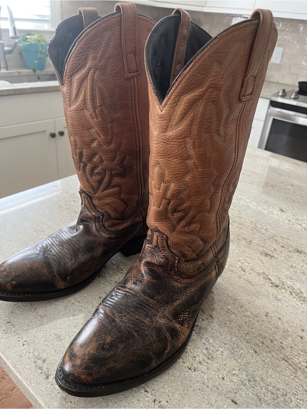 🤠🤠🤠 LAREDO Men's Brown Leather Western Cowboy Boots 9.5  Darker Distressed Foot